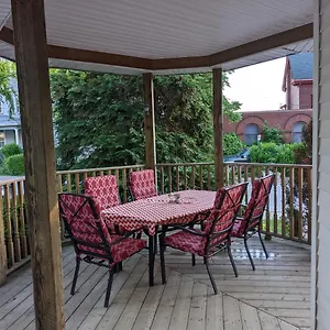 Garden 2 Storey House , Niagara Falls Canada